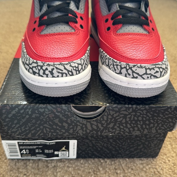 NWOT Air Jordan 3 Retro. Offers welcomed. - Picture 9 of 14